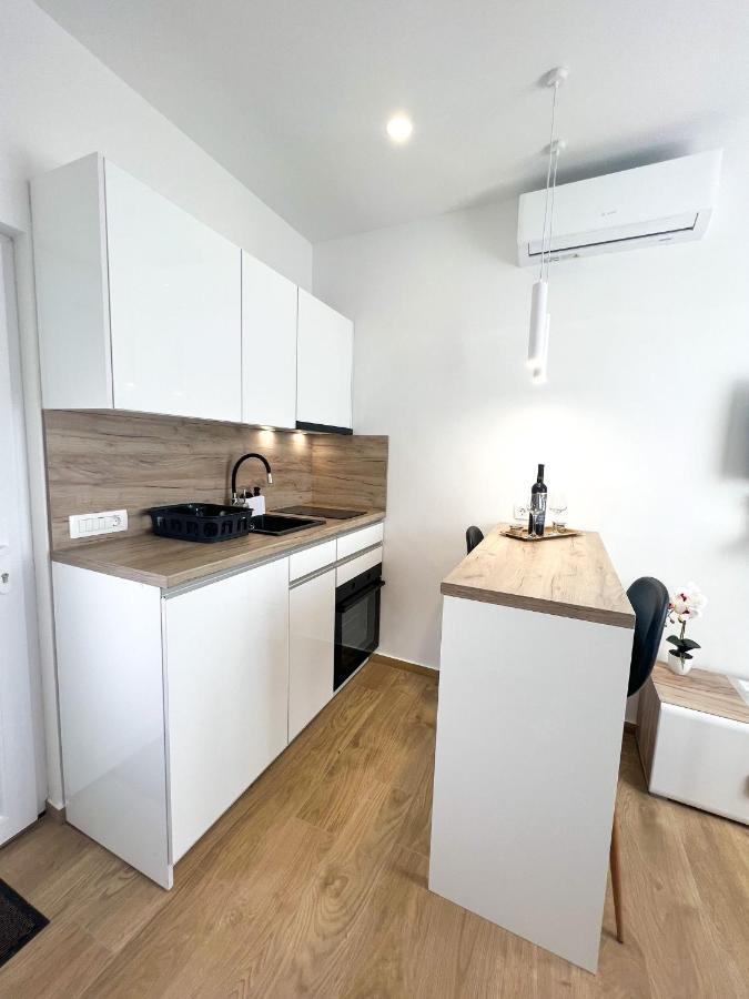 Ana, Apartmán *