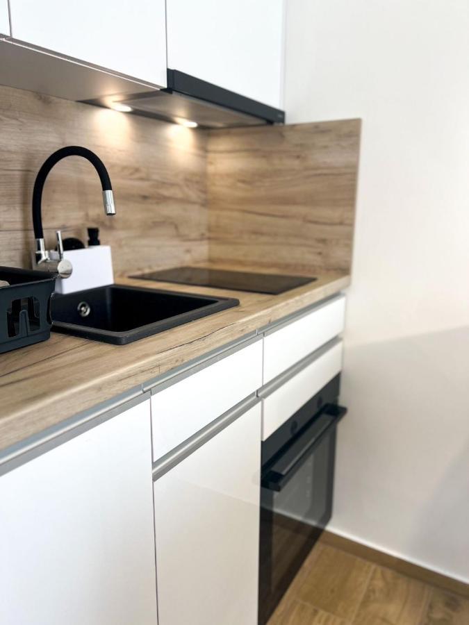 Ana, Apartament